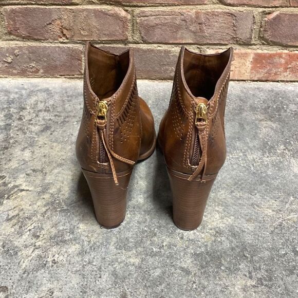 Vince Camuto Fetter Tan Leather Bootie Size 11 - Picture 5 of 10